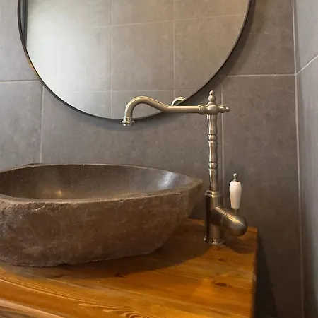 Serene And Tastefully Furnished In Cove Garden 아파트 *