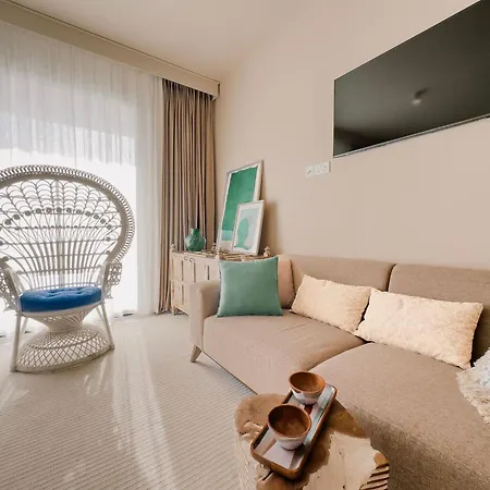 Serene And Tastefully Furnished In Cove Garden * Kharcha