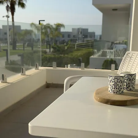 Διαμέρισμα Serene And Tastefully Furnished In Cove Garden *