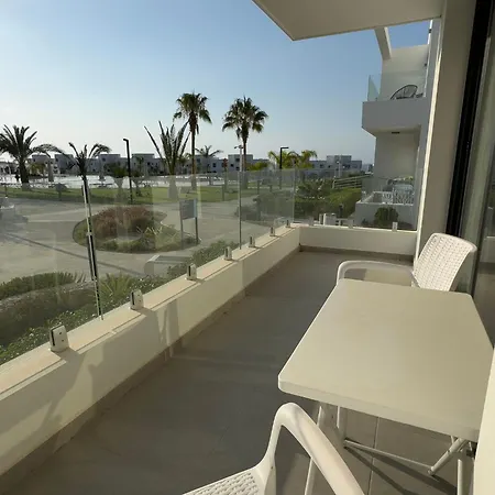 Serene And Tastefully Furnished In Cove Garden *