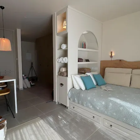 Serene And Tastefully Furnished In Cove Garden