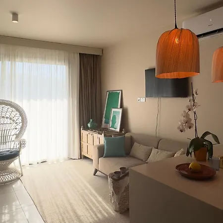 Apartment Serene And Tastefully Furnished In Cove Garden