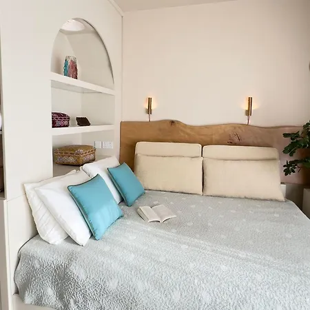 Serene And Tastefully Furnished In Cove Garden Kharcha