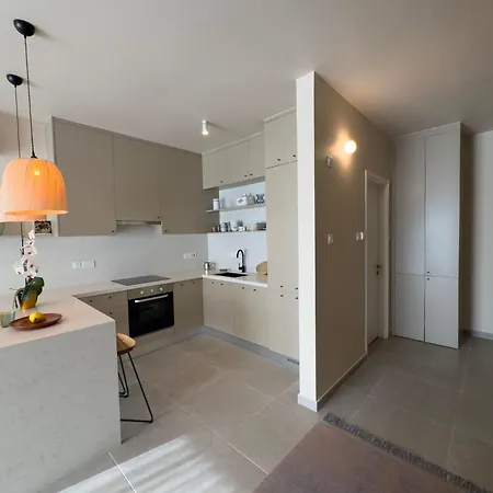 Apartment Serene And Tastefully Furnished In Cove Garden *